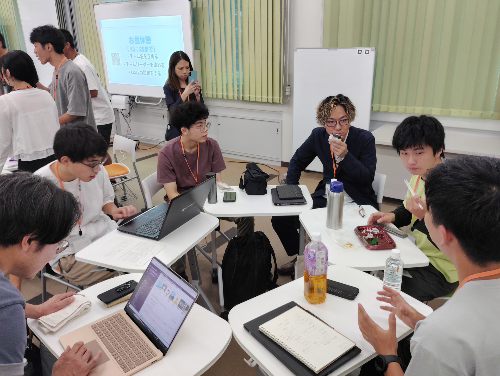 チームでの作業風景